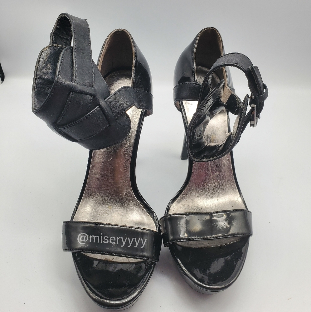 *WORN* Vintage GUESS Pumps